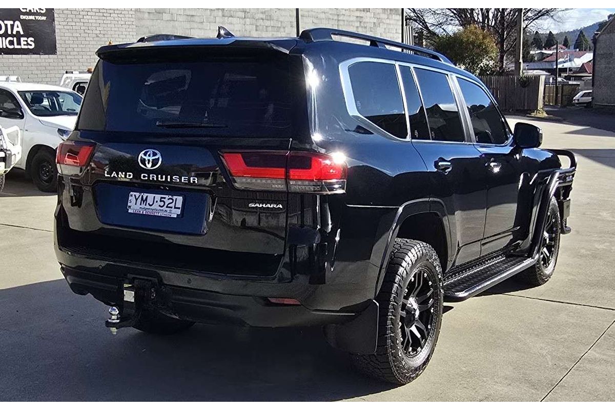 2022 Toyota Landcruiser Sahara FJA300R