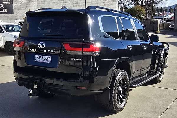 2022 Toyota Landcruiser Sahara FJA300R