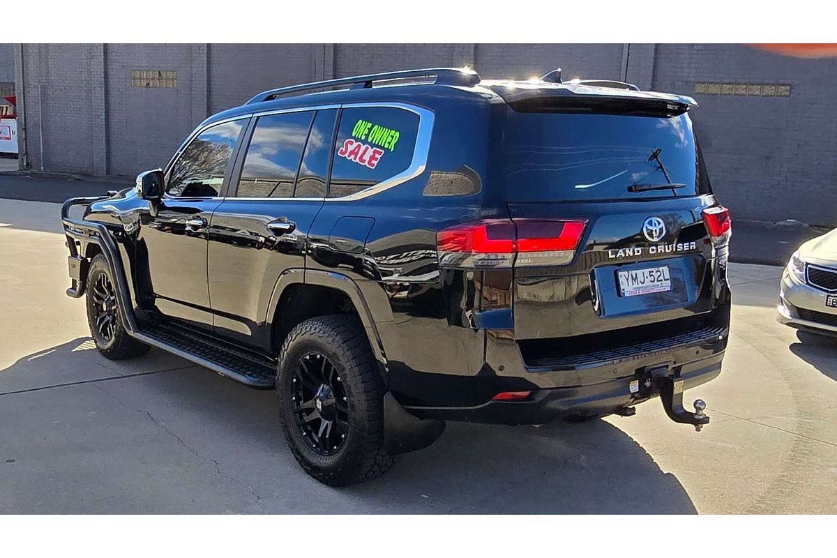 2022 Toyota Landcruiser Sahara FJA300R
