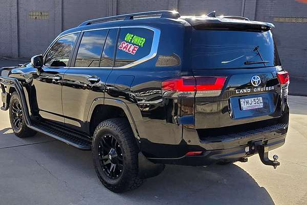 2022 Toyota Landcruiser Sahara FJA300R