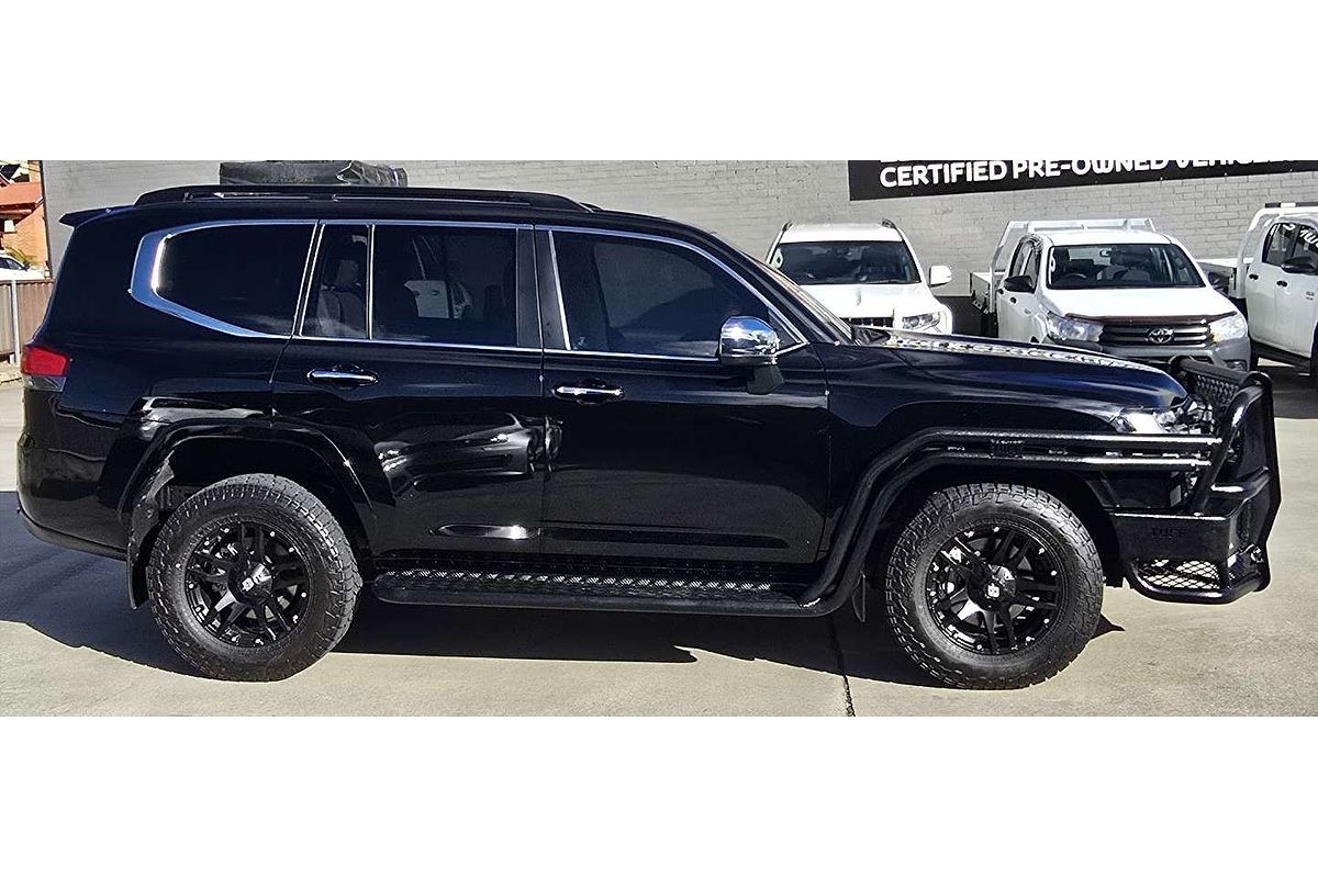 2022 Toyota Landcruiser Sahara FJA300R