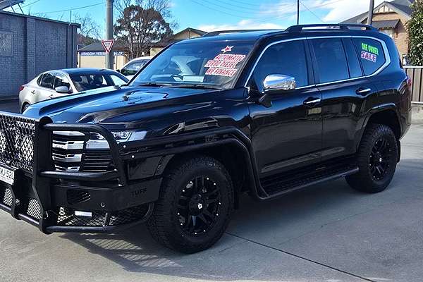 2022 Toyota Landcruiser Sahara FJA300R