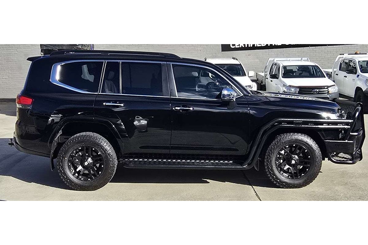 2022 Toyota Landcruiser Sahara FJA300R