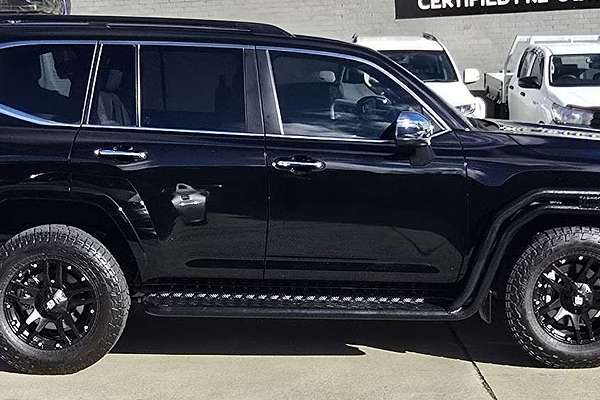 2022 Toyota Landcruiser Sahara FJA300R