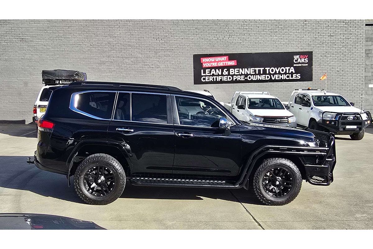 2022 Toyota Landcruiser Sahara FJA300R