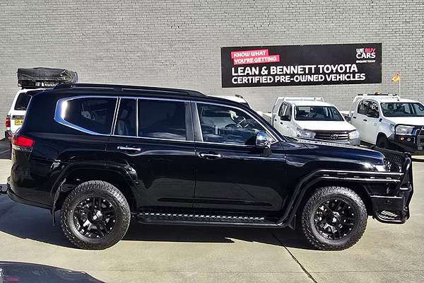 2022 Toyota Landcruiser Sahara FJA300R