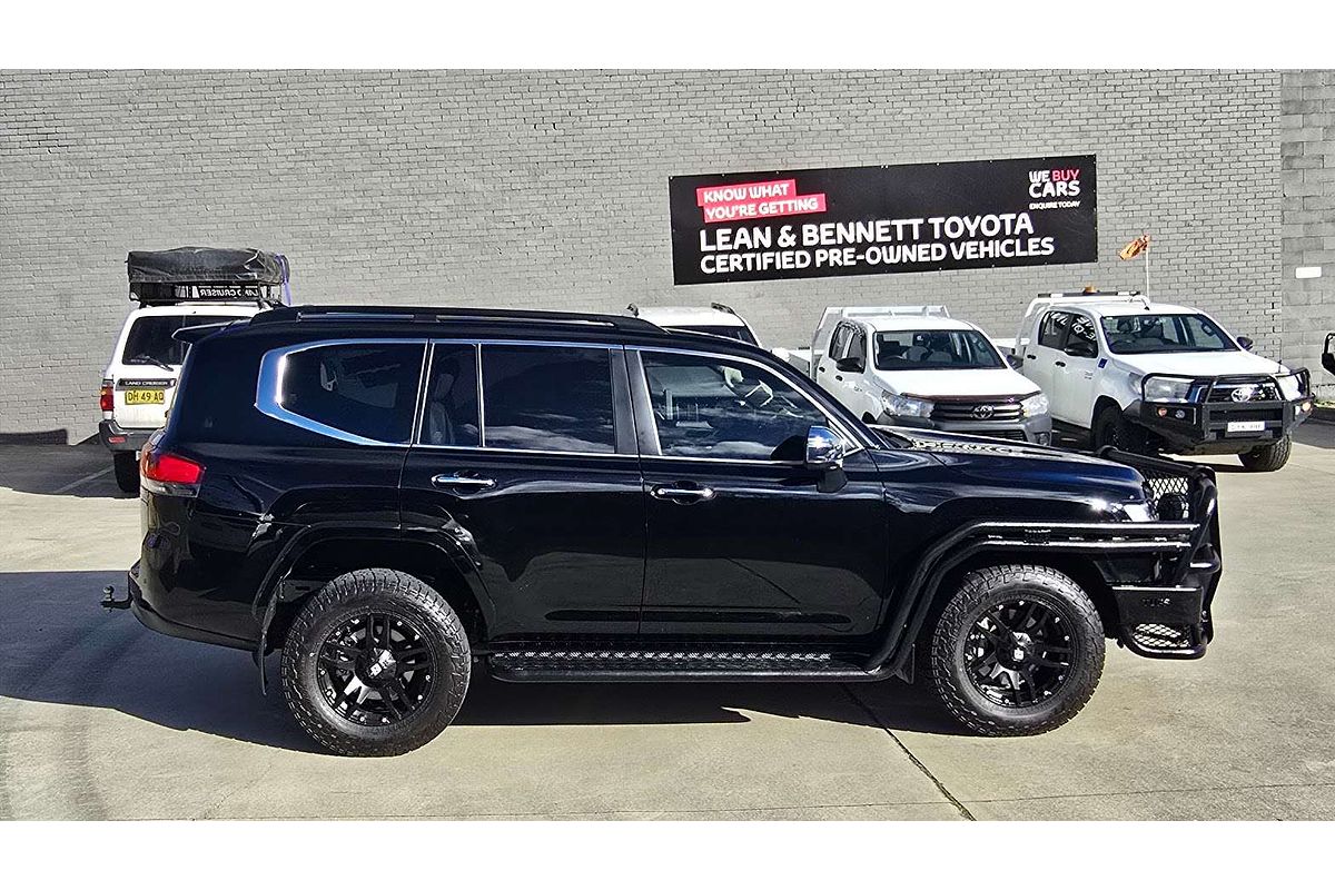 2022 Toyota Landcruiser Sahara FJA300R