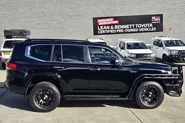2022 Toyota Landcruiser Sahara FJA300R