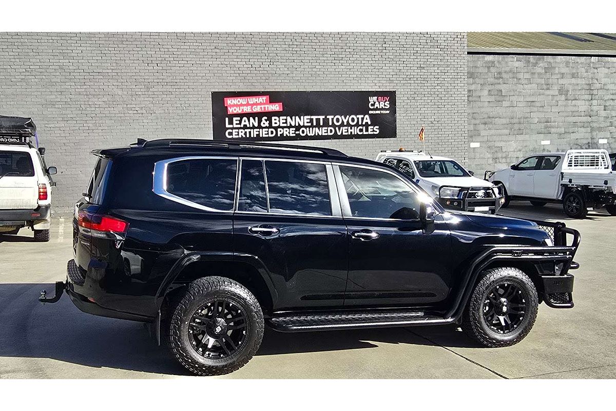 2022 Toyota Landcruiser Sahara FJA300R