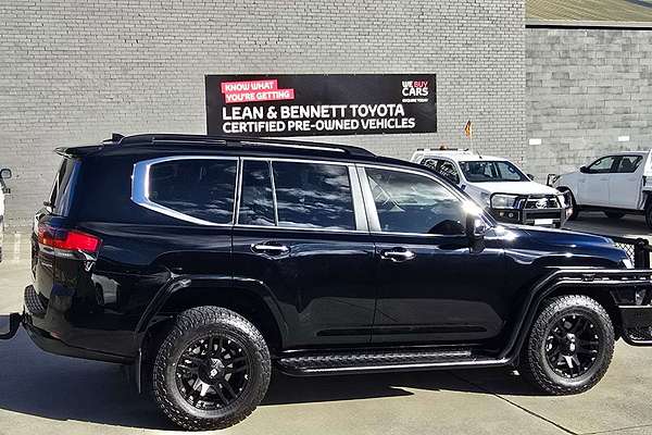 2022 Toyota Landcruiser Sahara FJA300R