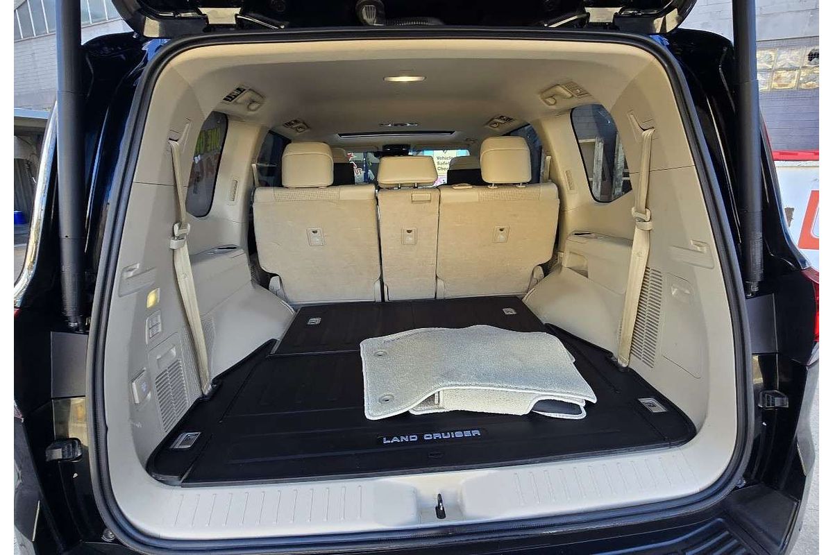 2022 Toyota Landcruiser Sahara FJA300R