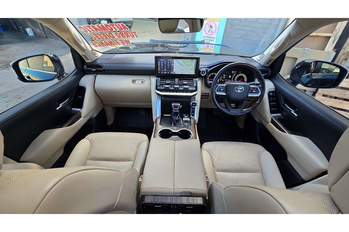 2022 Toyota Landcruiser Sahara FJA300R