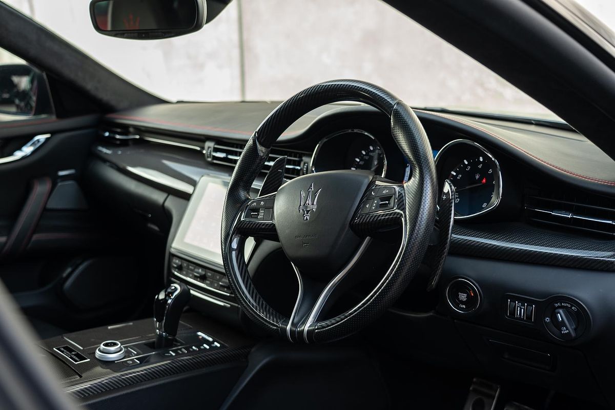 2018 Maserati Quattroporte GTS GranSport Nerissimo Edition M156