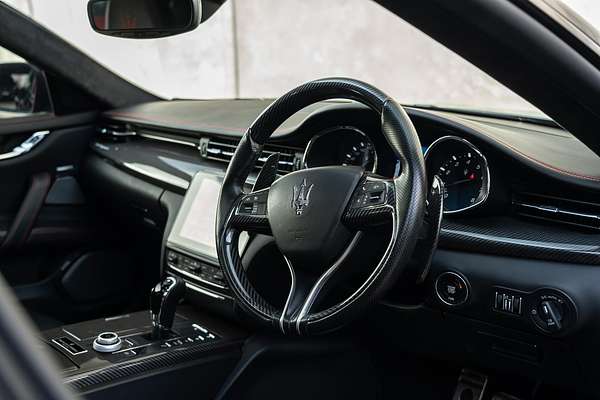 2018 Maserati Quattroporte GTS GranSport Nerissimo Edition M156