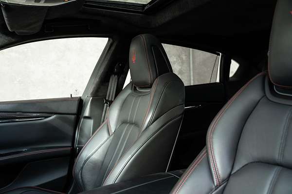 2018 Maserati Quattroporte GTS GranSport Nerissimo Edition M156