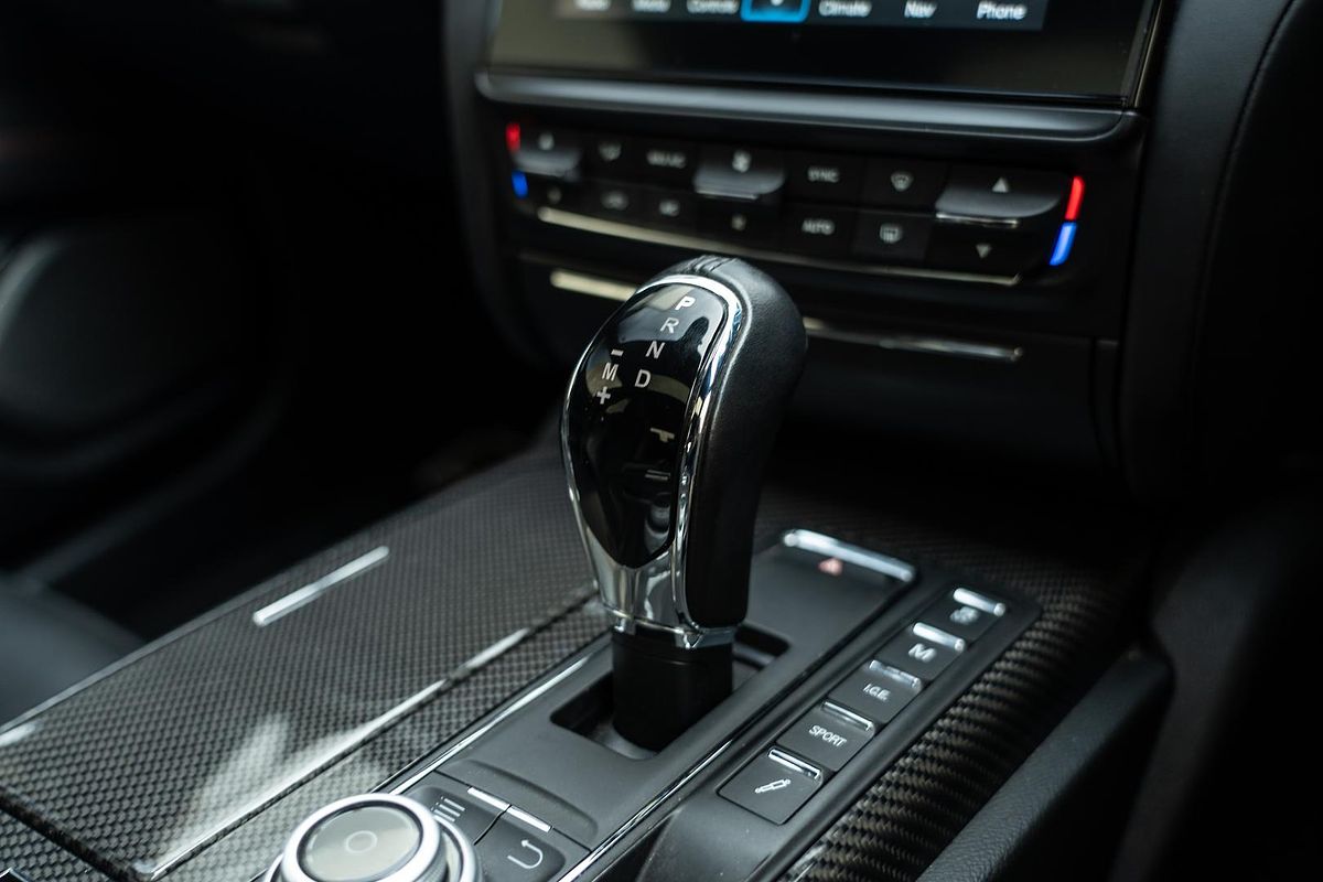 2018 Maserati Quattroporte GTS GranSport Nerissimo Edition M156