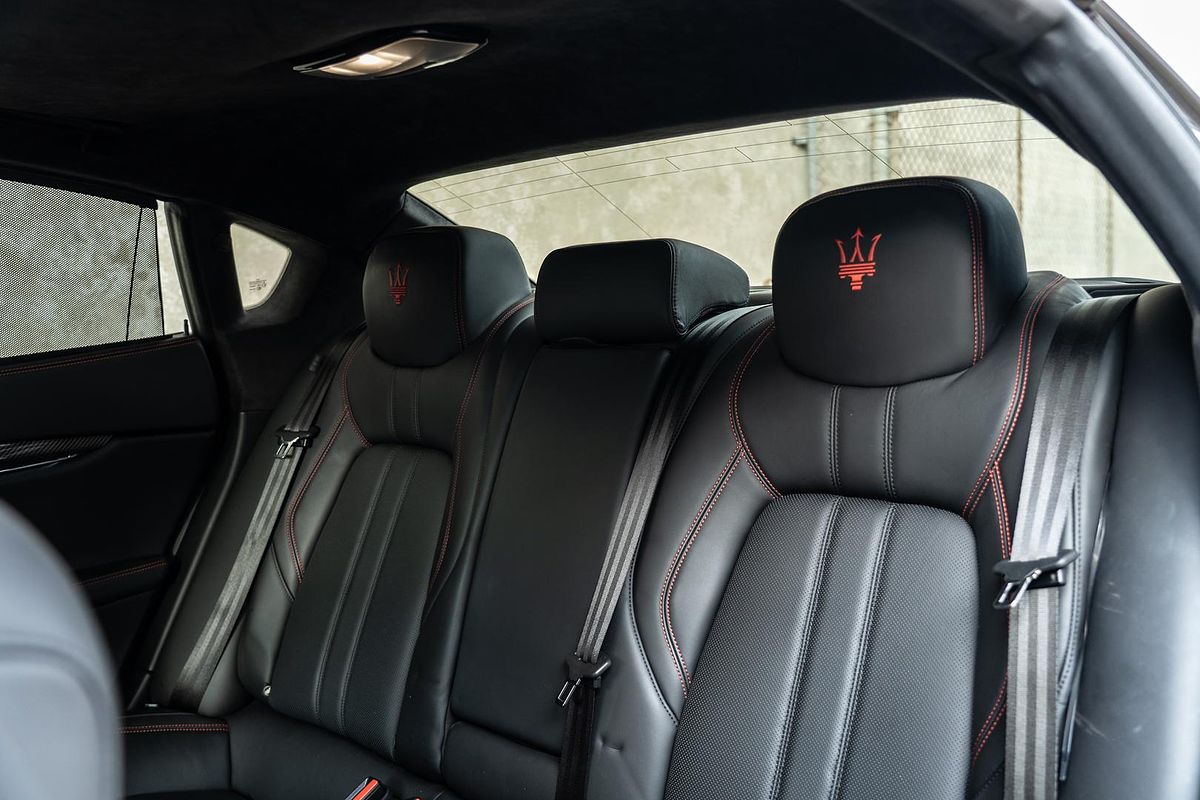 2018 Maserati Quattroporte GTS GranSport Nerissimo Edition M156