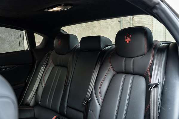2018 Maserati Quattroporte GTS GranSport Nerissimo Edition M156