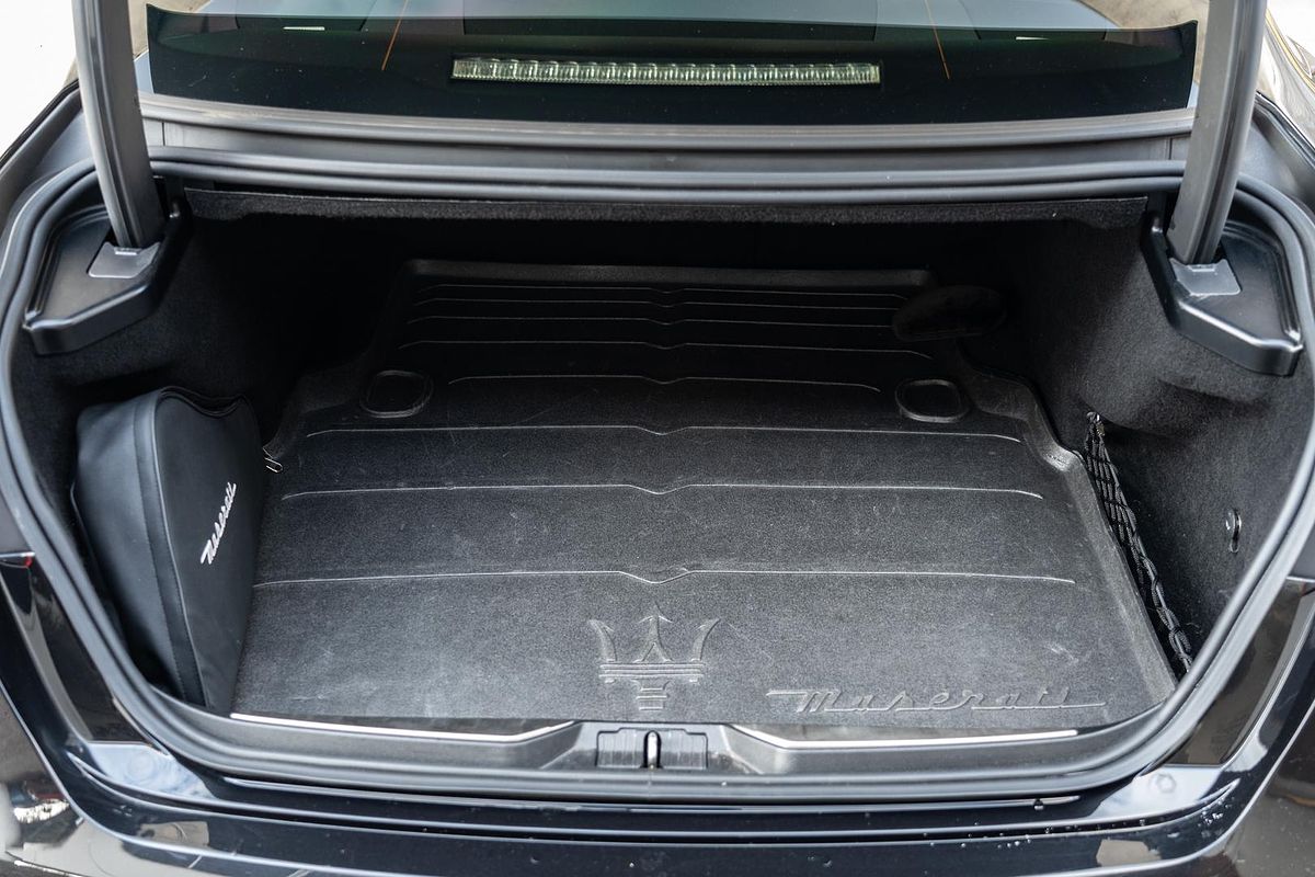 2018 Maserati Quattroporte GTS GranSport Nerissimo Edition M156