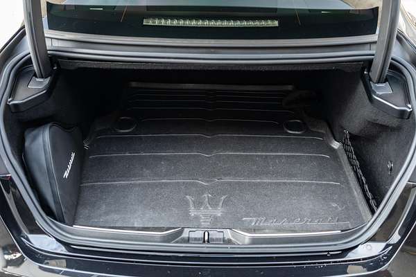 2018 Maserati Quattroporte GTS GranSport Nerissimo Edition M156