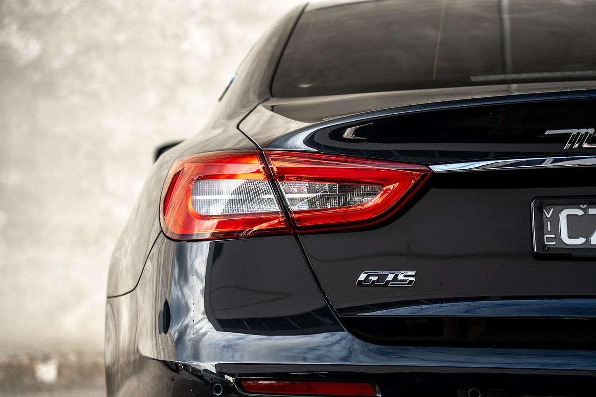 2018 Maserati Quattroporte GTS GranSport Nerissimo Edition M156