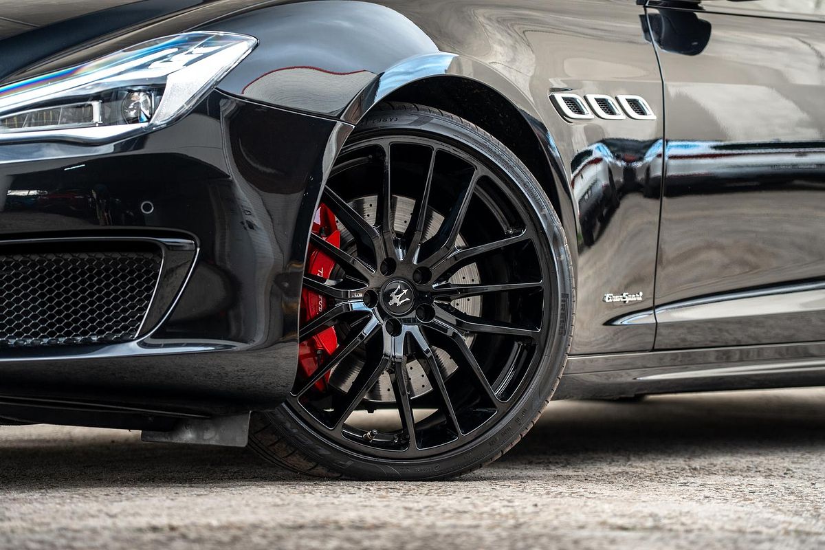 2018 Maserati Quattroporte GTS GranSport Nerissimo Edition M156