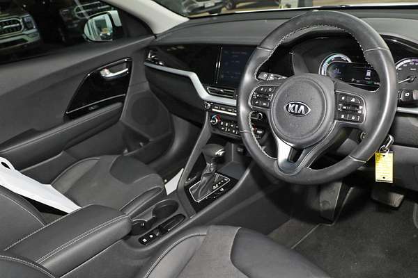 2021 Kia Niro Hybrid S DE