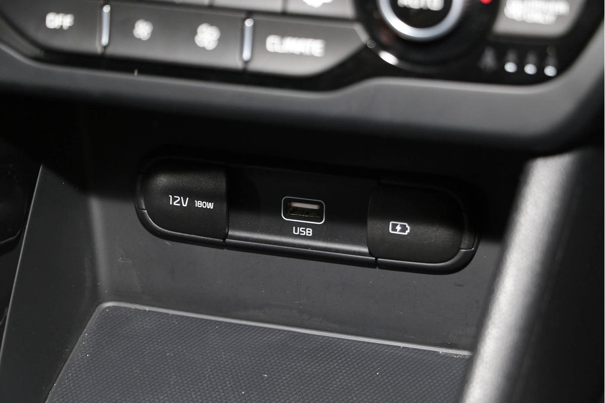 2021 Kia Niro Hybrid S DE