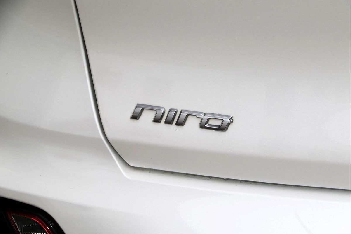 2021 Kia Niro Hybrid S DE