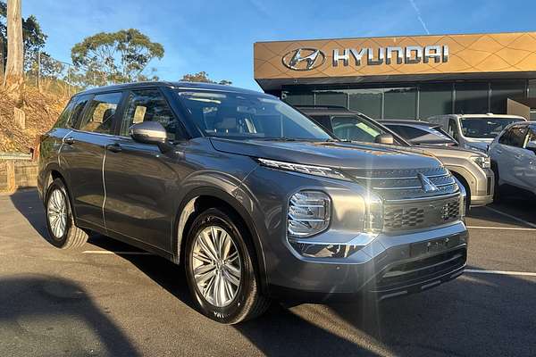 2023 Mitsubishi Outlander ES ZM