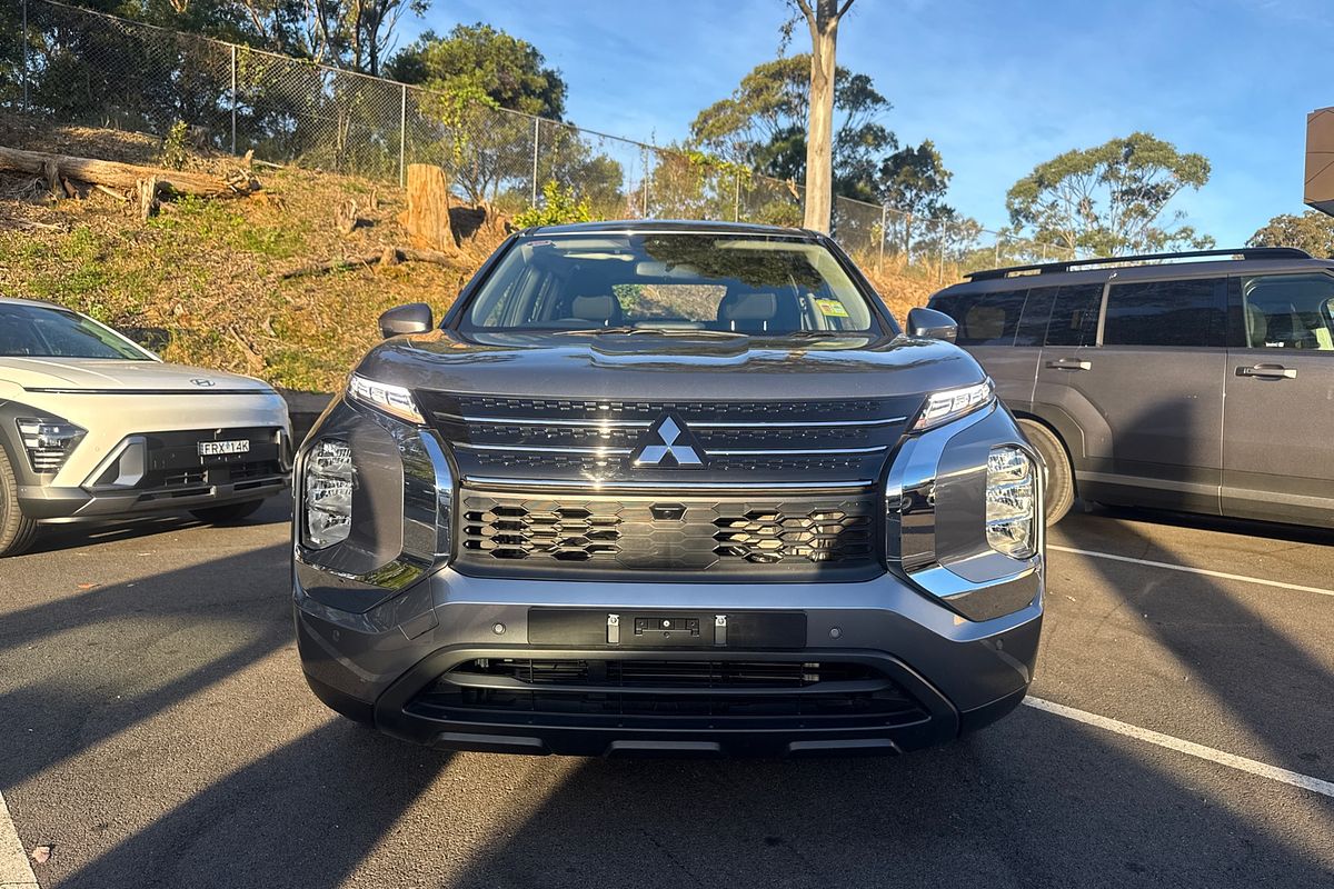 2023 Mitsubishi Outlander ES ZM