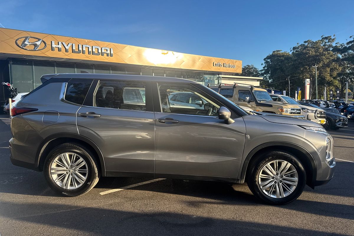 2023 Mitsubishi Outlander ES ZM