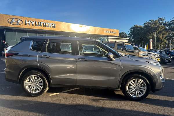 2023 Mitsubishi Outlander ES ZM