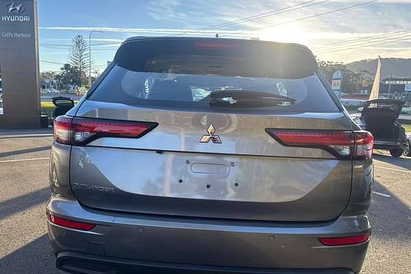 2023 Mitsubishi Outlander ES ZM