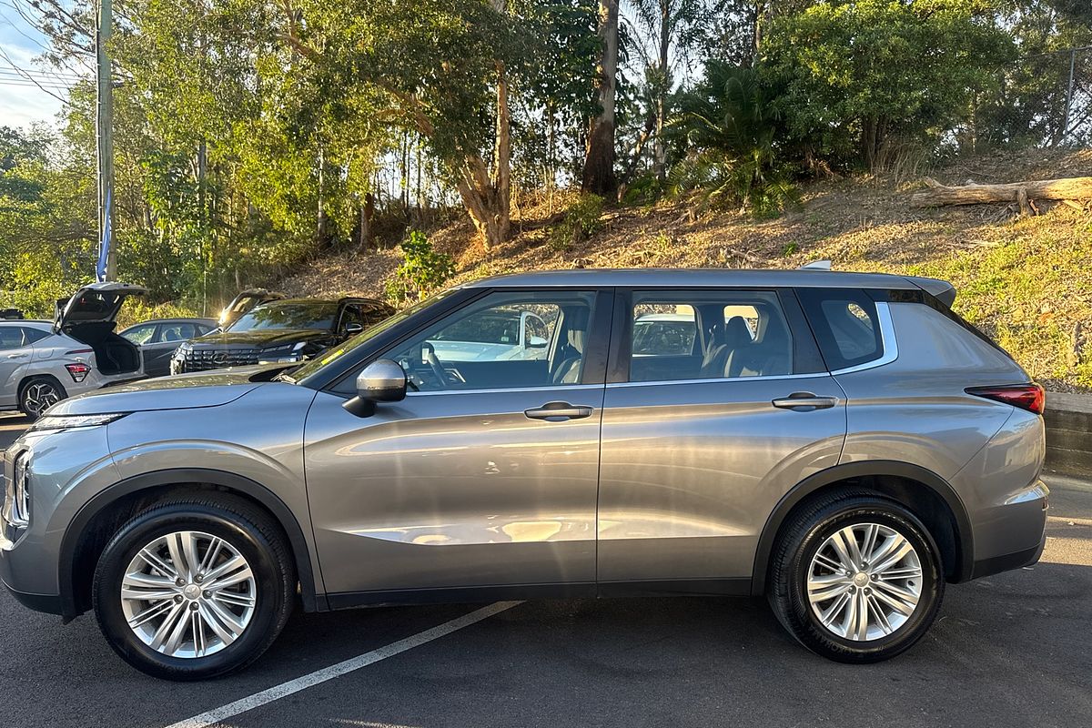 2023 Mitsubishi Outlander ES ZM