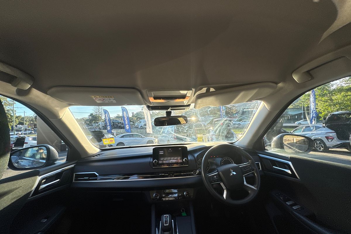 2023 Mitsubishi Outlander ES ZM