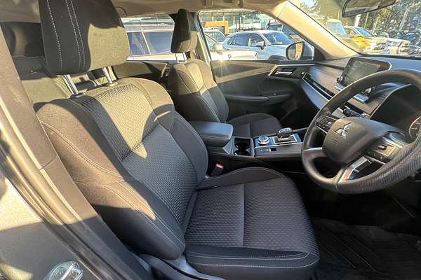 2023 Mitsubishi Outlander ES ZM