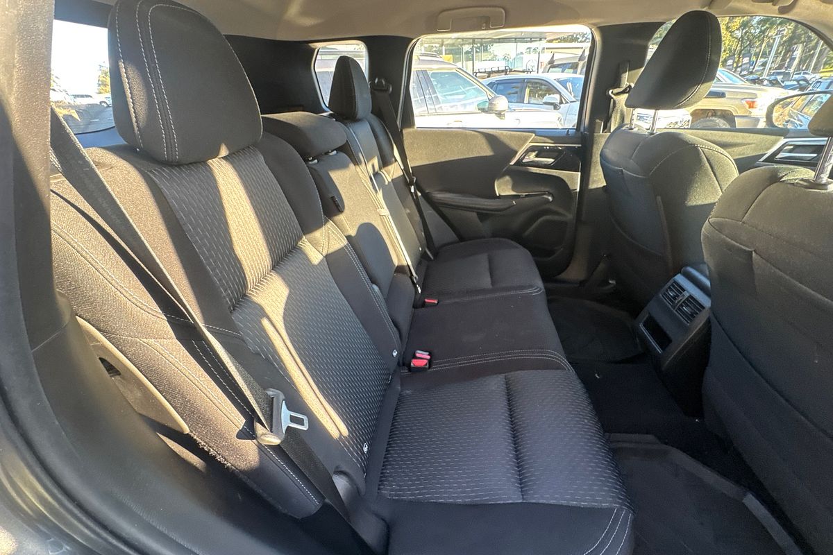 2023 Mitsubishi Outlander ES ZM