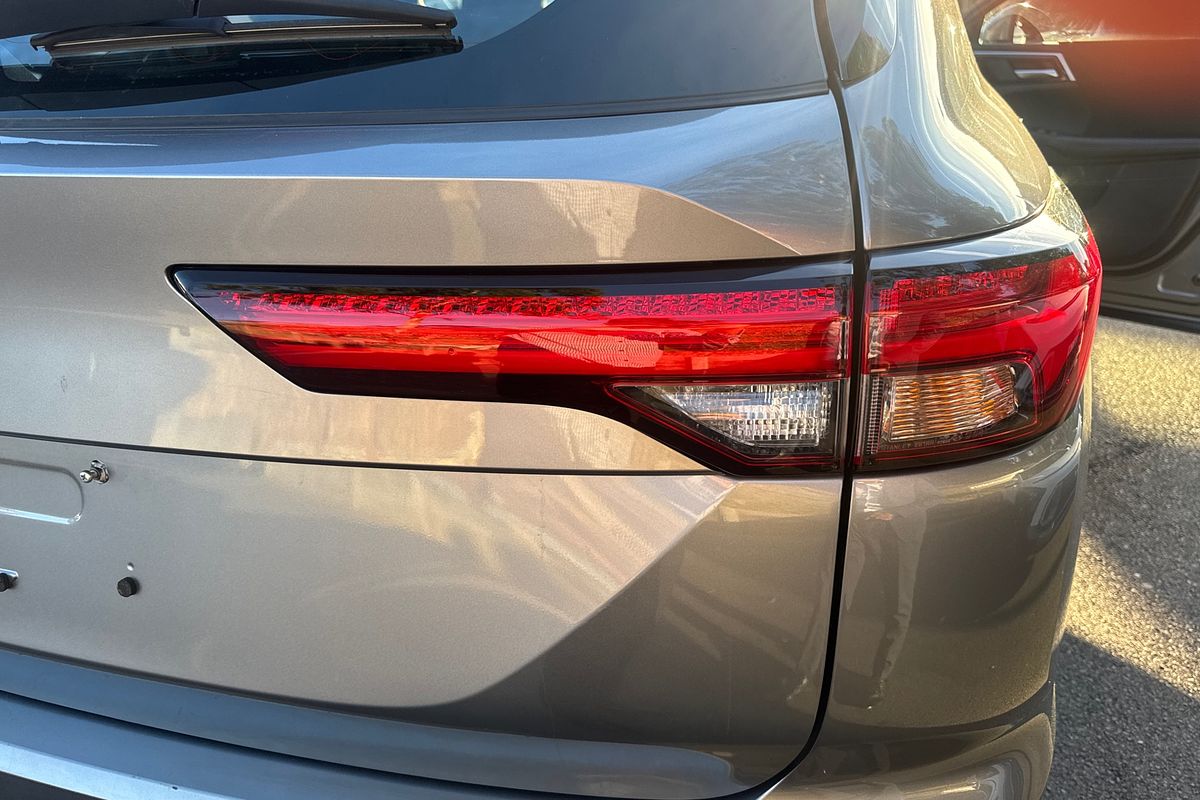 2023 Mitsubishi Outlander ES ZM