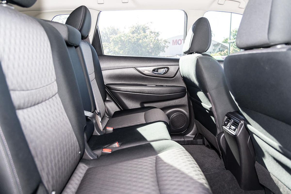 2022 Nissan X-TRAIL ST T32