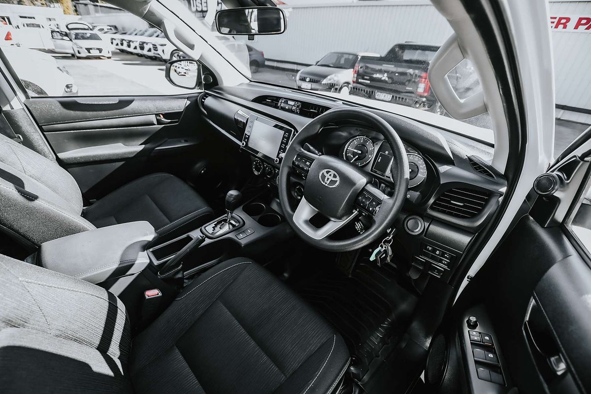 2024 Toyota Hilux SR GUN126R 4X4