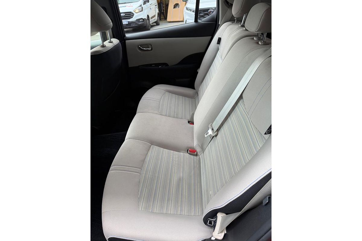2019 Nissan LEAF ZE1