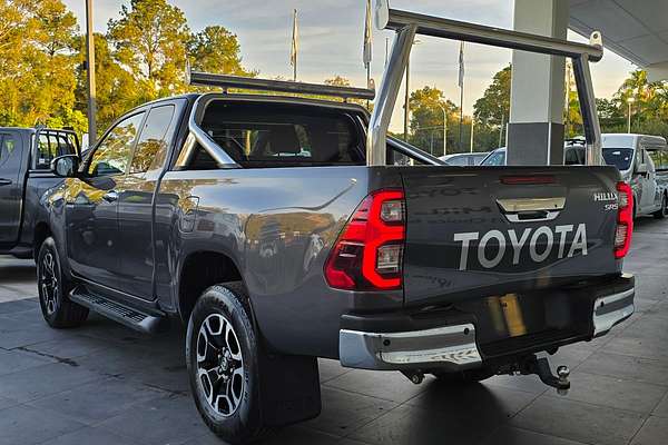 2021 Toyota Hilux SR5 GUN126R