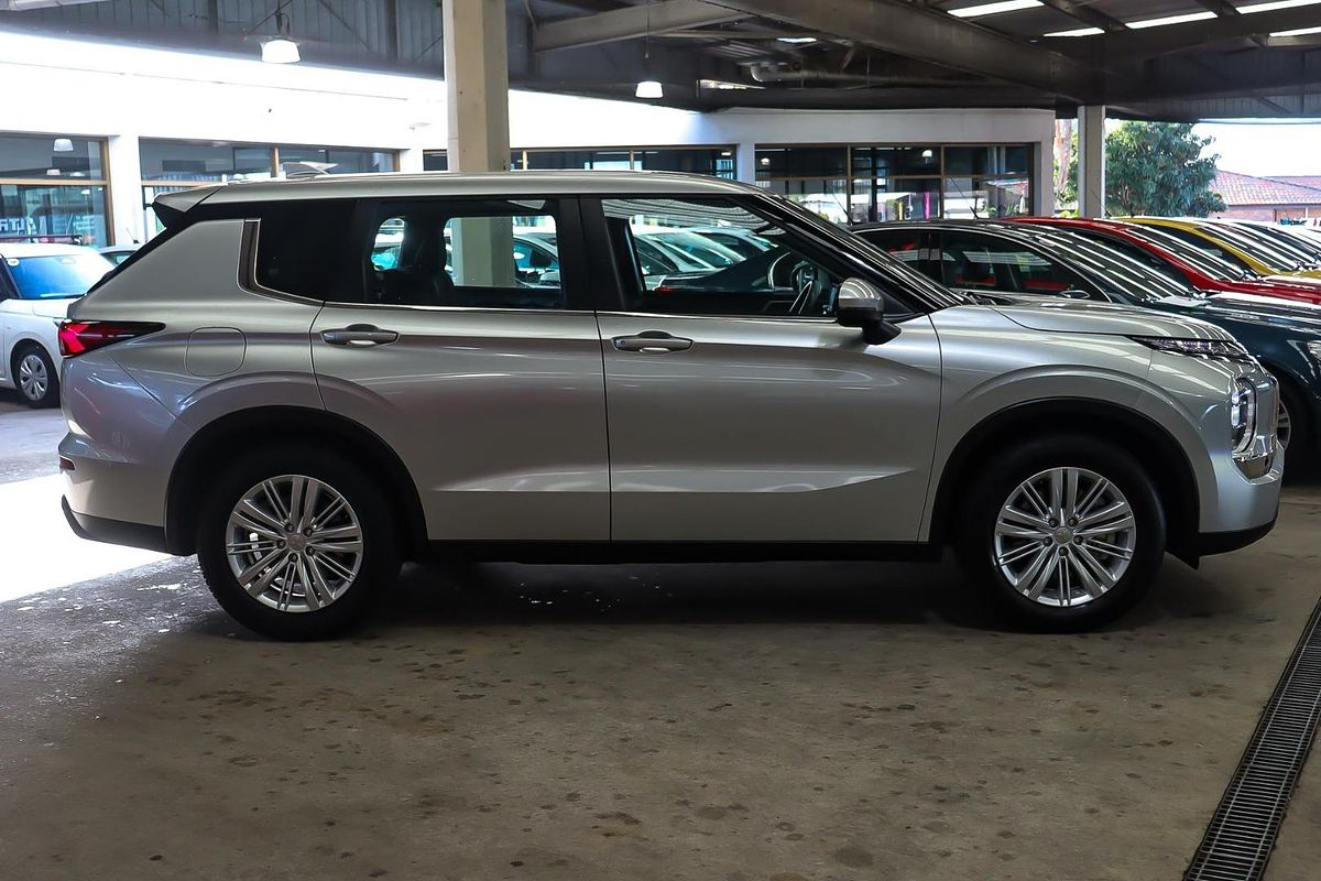 2024 Mitsubishi Outlander ES ZM
