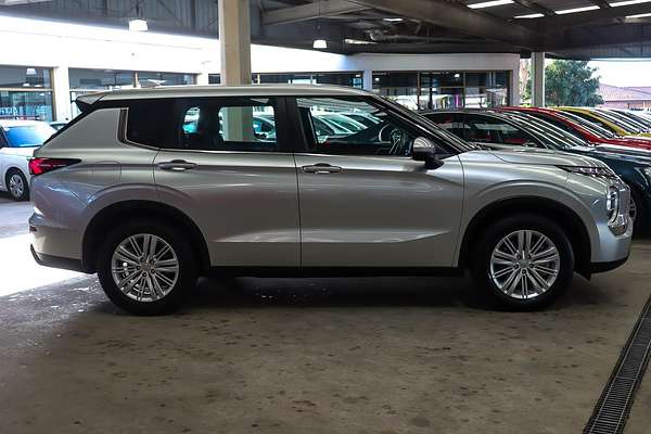 2024 Mitsubishi Outlander ES ZM