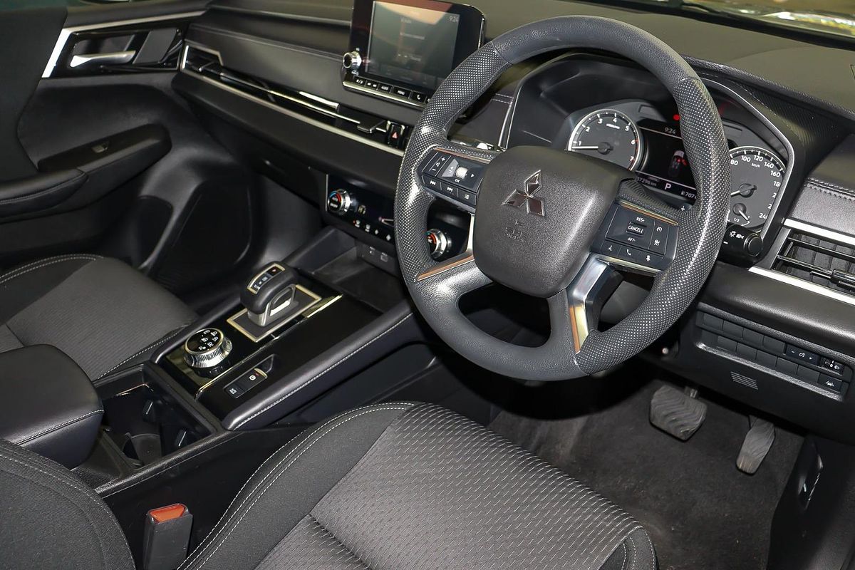 2024 Mitsubishi Outlander ES ZM