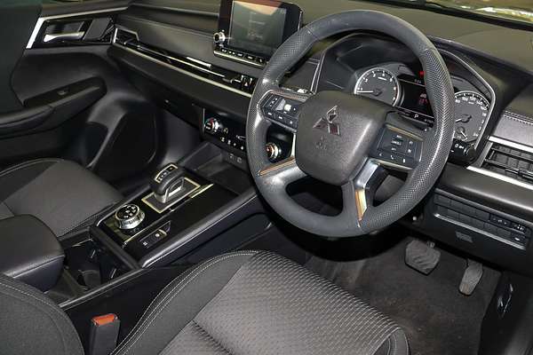 2024 Mitsubishi Outlander ES ZM
