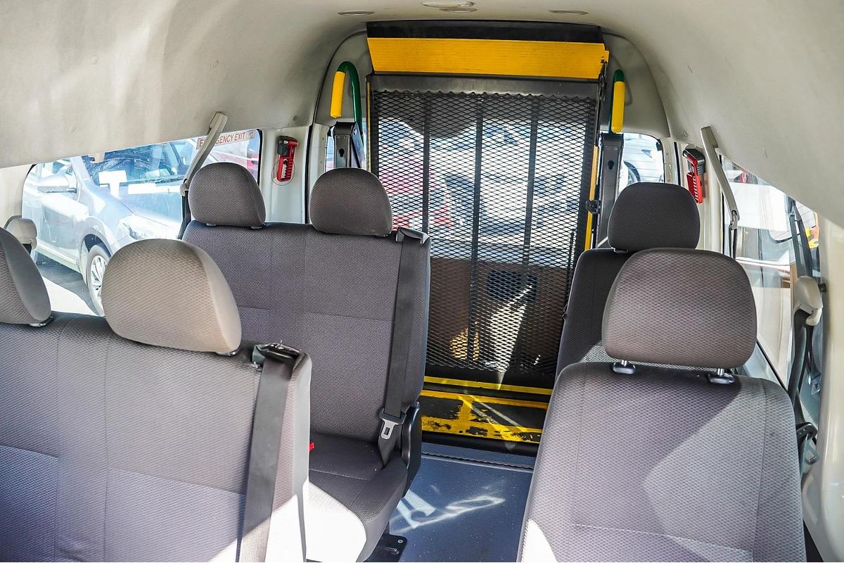 2014 Toyota Hiace Commuter TRH223R