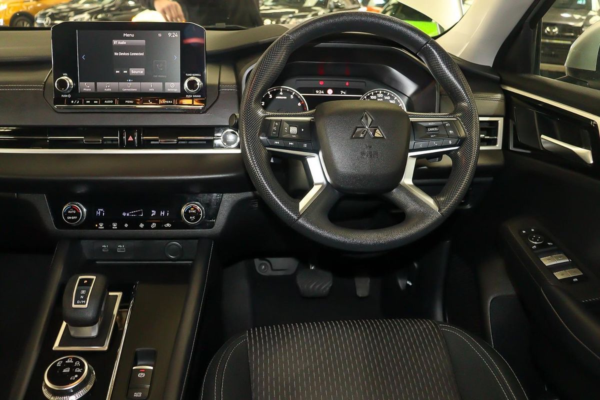 2024 Mitsubishi Outlander ES ZM
