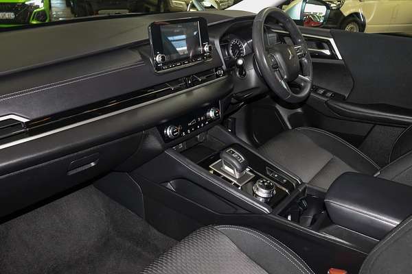 2024 Mitsubishi Outlander ES ZM